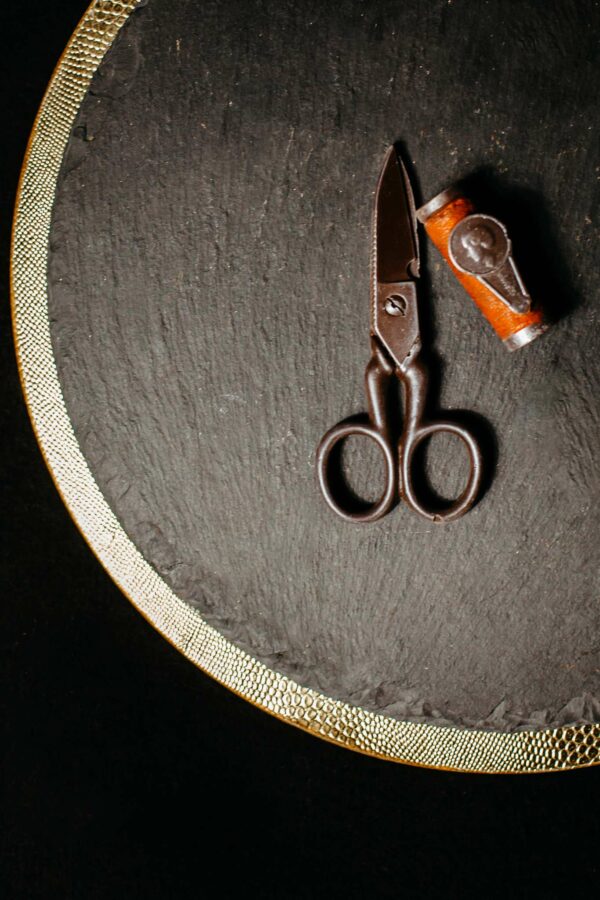 Scissors with a spool of thread