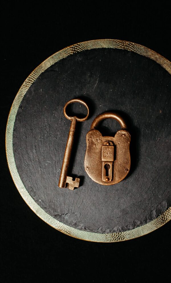 Key with lock large