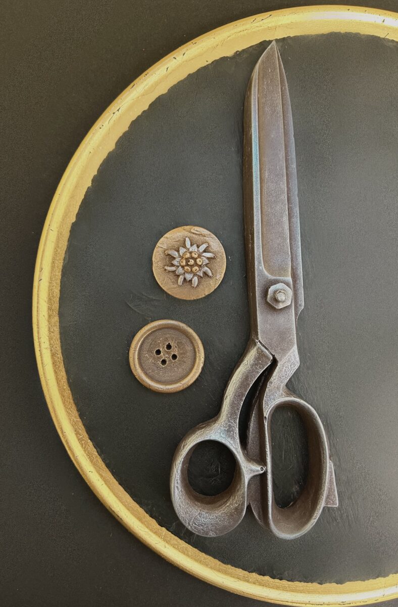 Scissors with buttons large