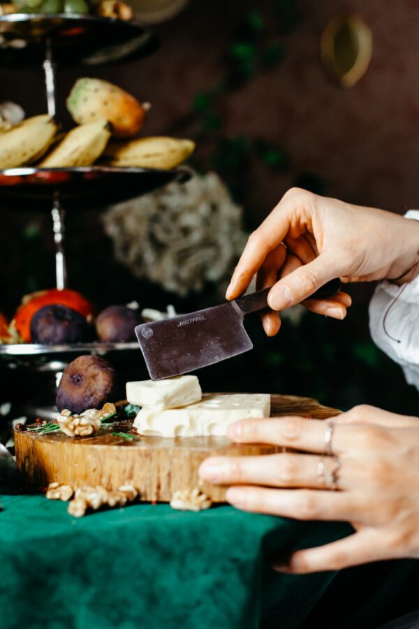 Käsemesser mit Käse
