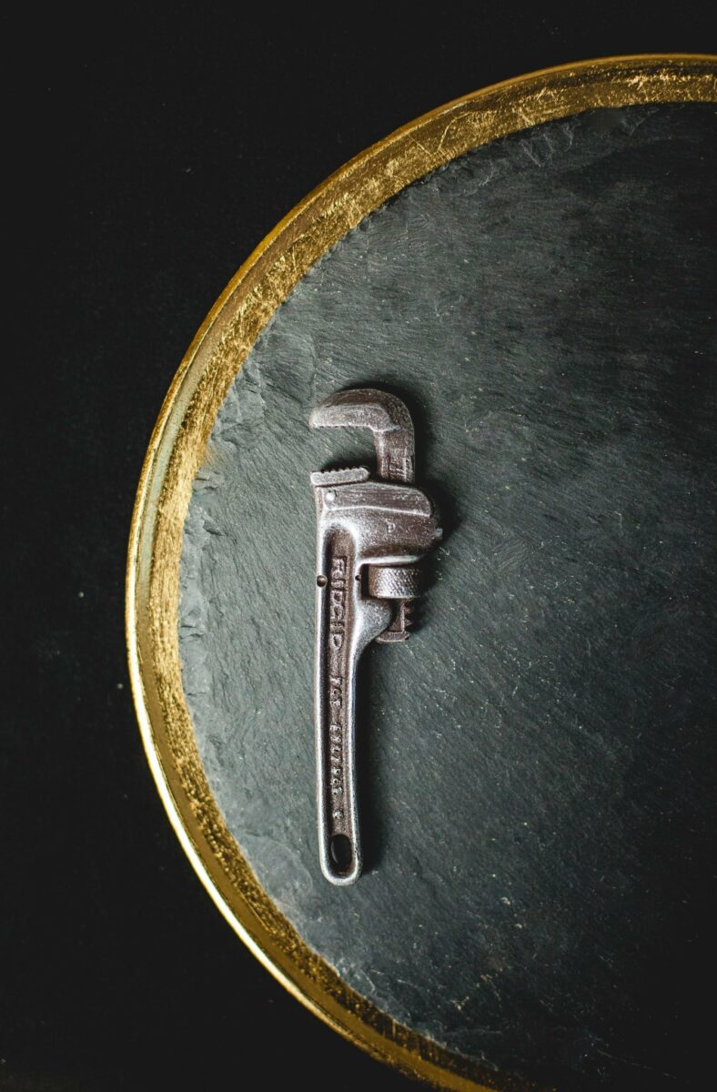 Pipe wrench small